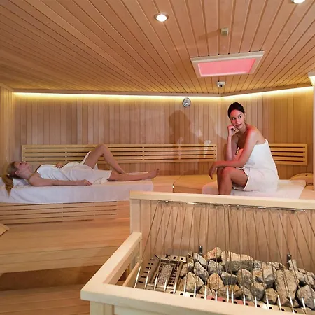 Apartment - 1St Floor With Sauna And Convenient Location In Close Proximity To The Wildkogelbahnen Cable Car Daire Neukirchen am Großvenediger