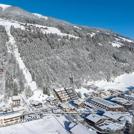 Daire Apartment - 1St Floor With Sauna And Convenient Location In Close Proximity To The Wildkogelbahnen Cable Car Neukirchen am Großvenediger